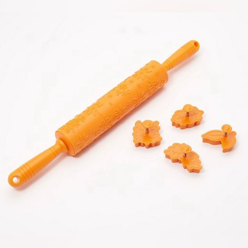 🎀 5 for $25 🎀 
TEMPTATIONS Fall Baking Set Leaves Rolling Pin 4 Cookie Cutters